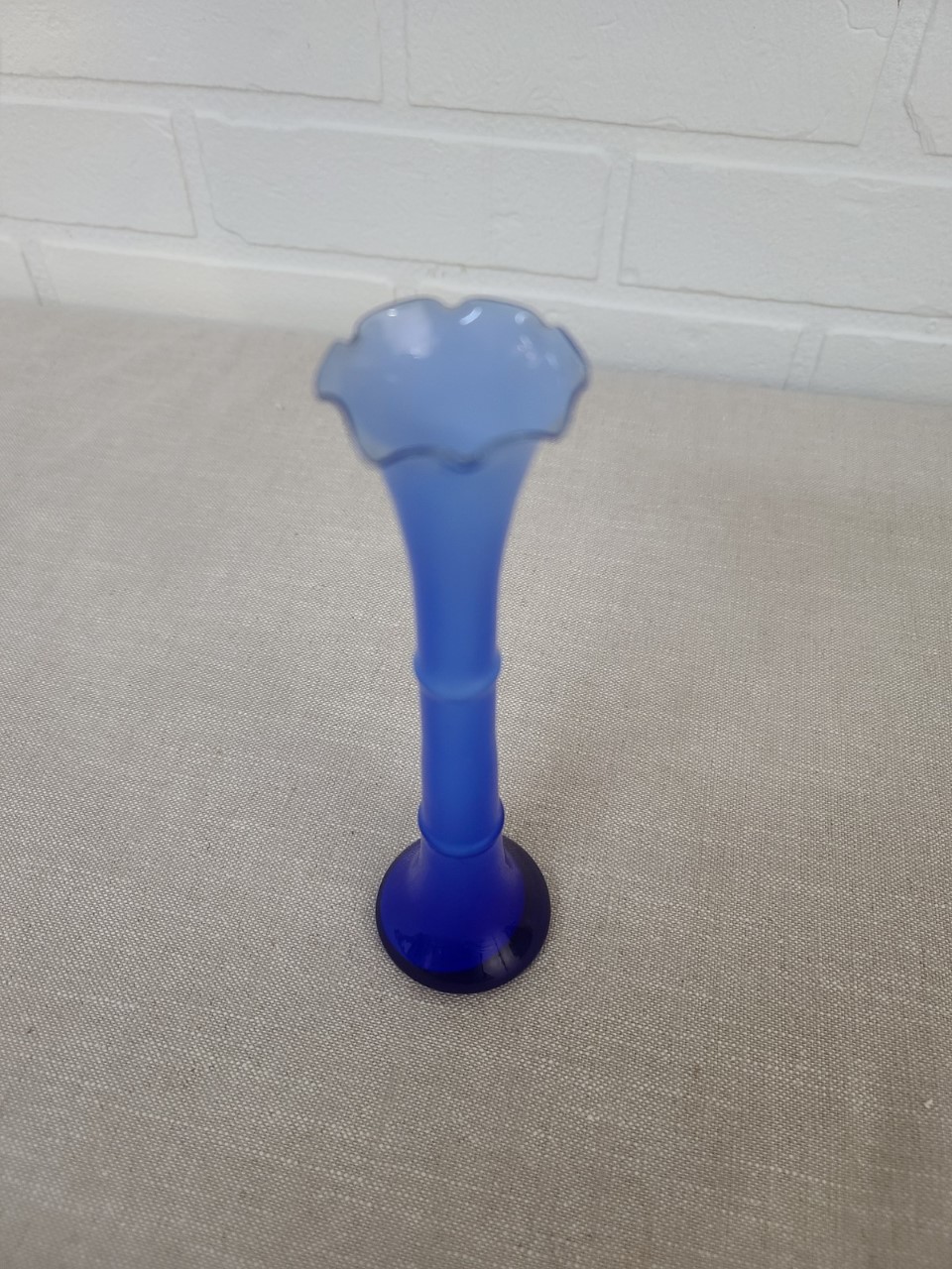 Vase en verre soufflé bleu dégradé